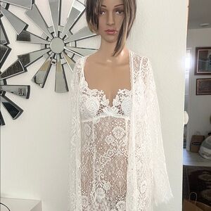 In Bloom Delicate White Lace Robe
